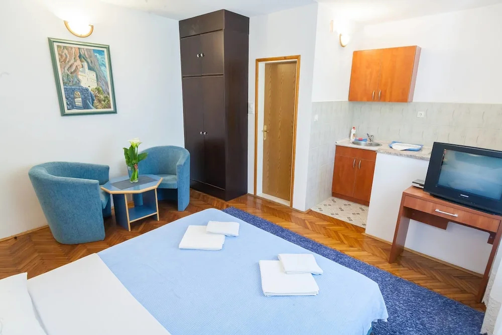 Double Studio with garden view (full double bed)