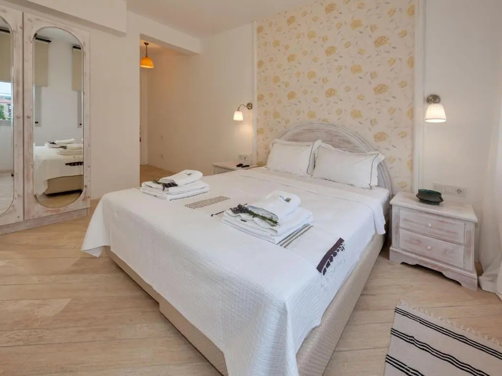 Classic Double room (full double bed)