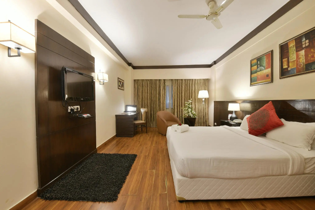Grand room