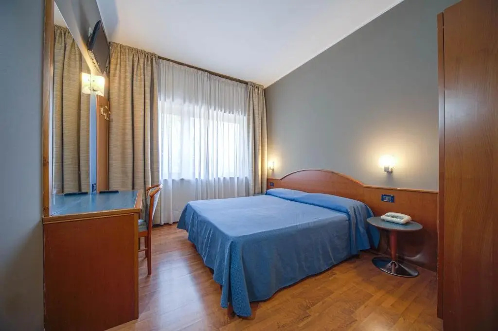 Double room (full double bed)