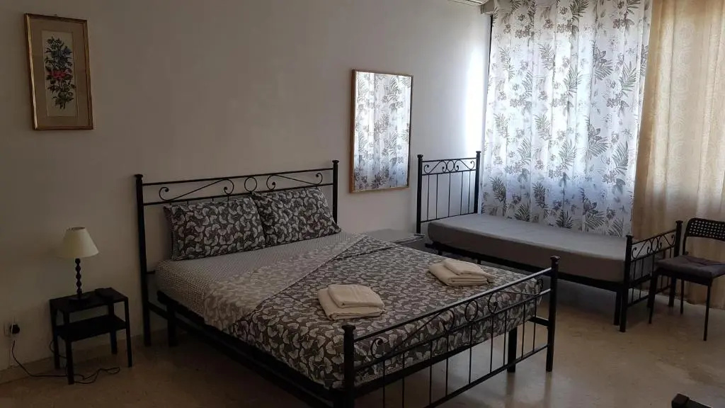 Double room (full double bed)