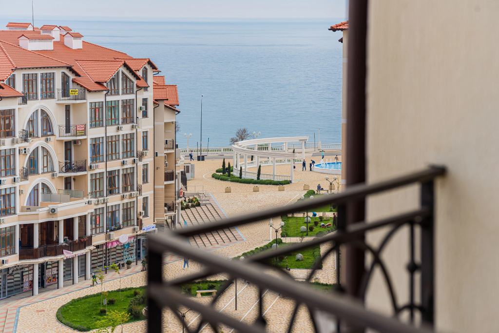 Beach & Waterfront
