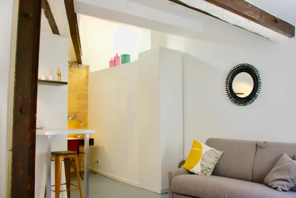 Joli studio avec terrasse, coeur historique - protocole sanitaire strict