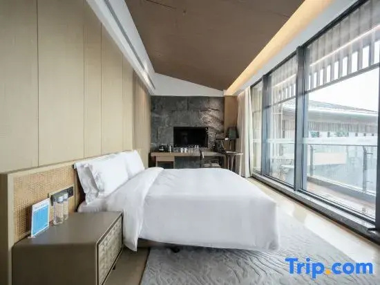 Deluxe Double room (full double bed)