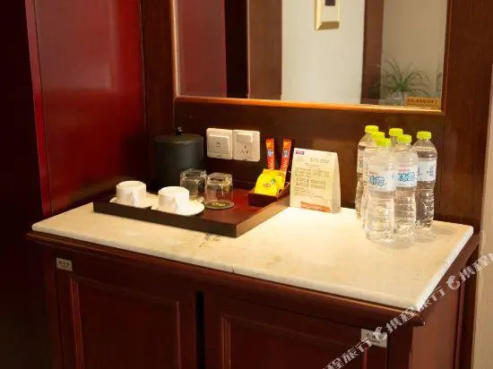 Deluxe Double Suite full double bed