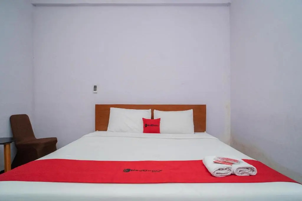 Reddoorz Plus Syariah At Lotus Hotel Bojonegoro