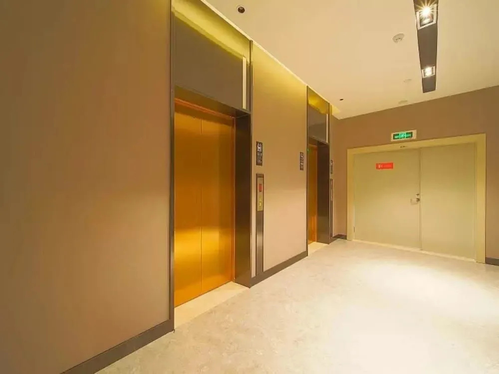 Lobby & Reception