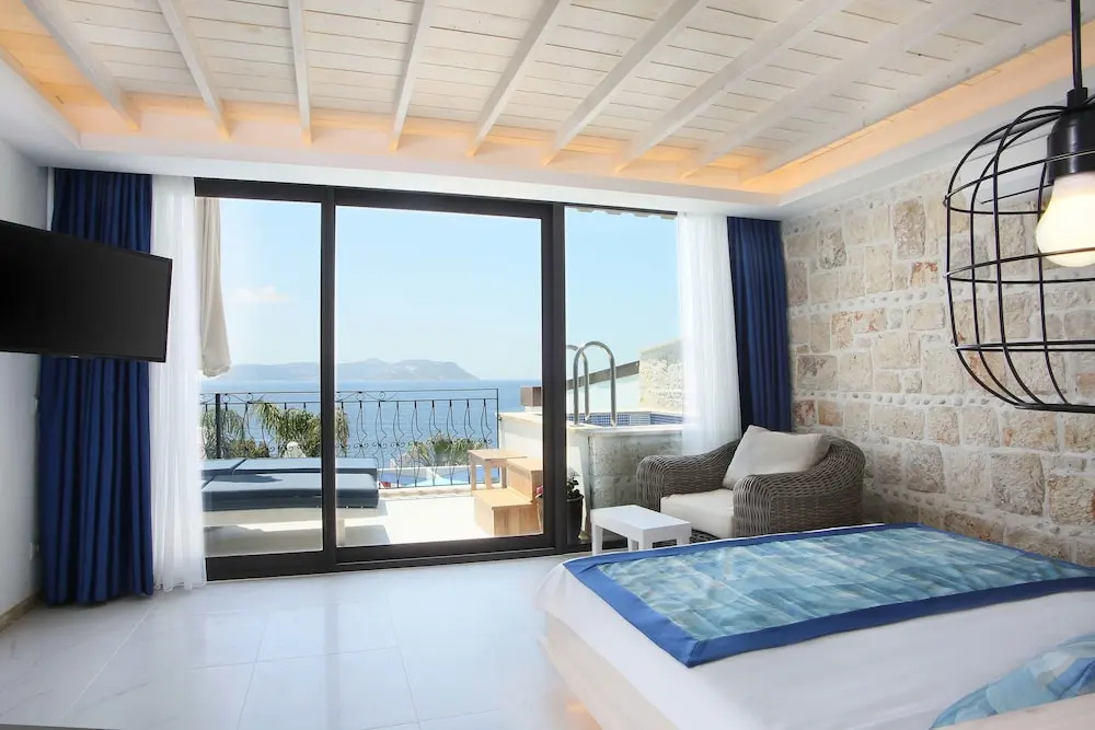Deluxe Double room with balcony and with sea view (full double bed)