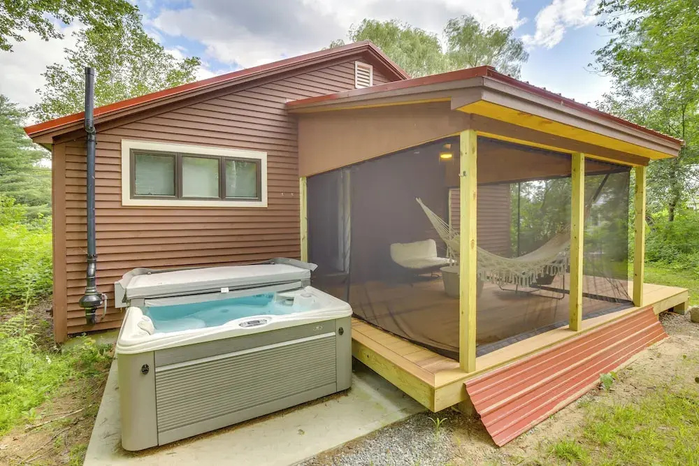Gorgeous Sunday River Cabin w/ Saltwater Hot Tub!