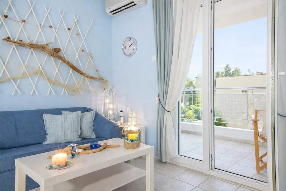 Beach Vibe - Seaside Stay w Balcony Near Volos