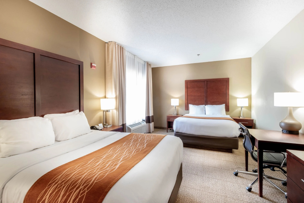Отель Comfort Inn & Suites Love Field - Dallas Market Center в Далласе