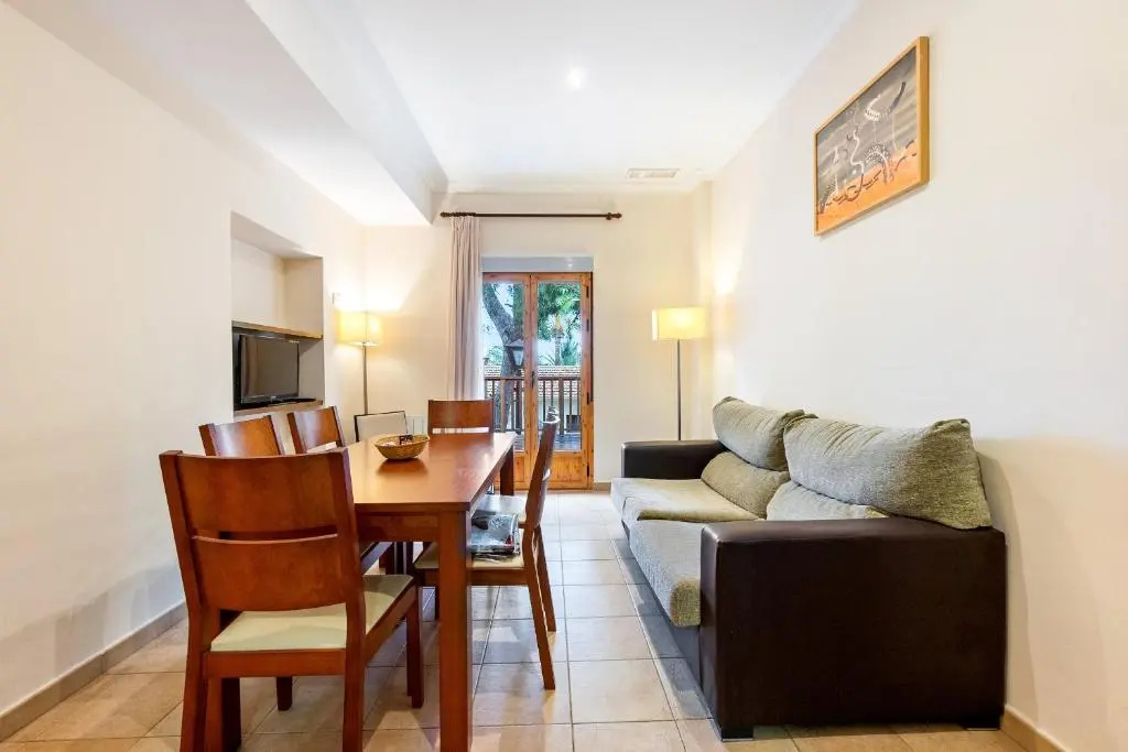 3 Bedrooms Apartment