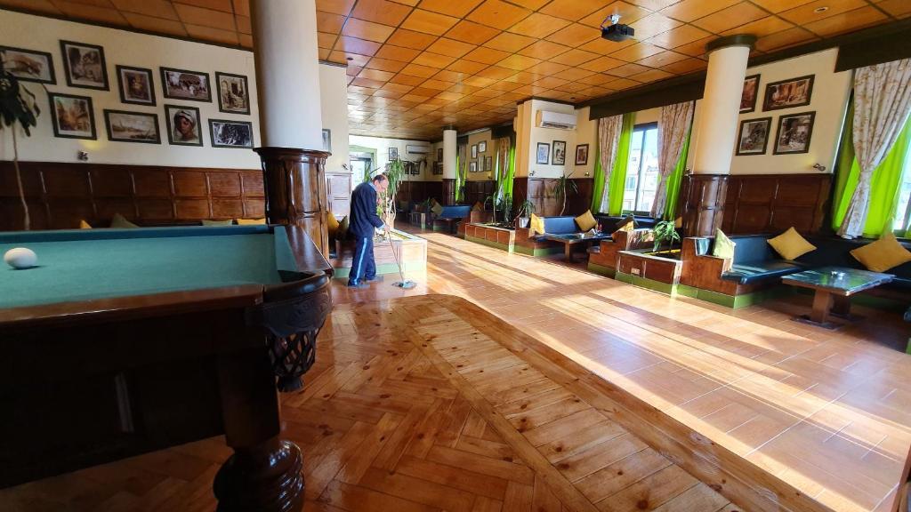 Carlton Hotel by null
