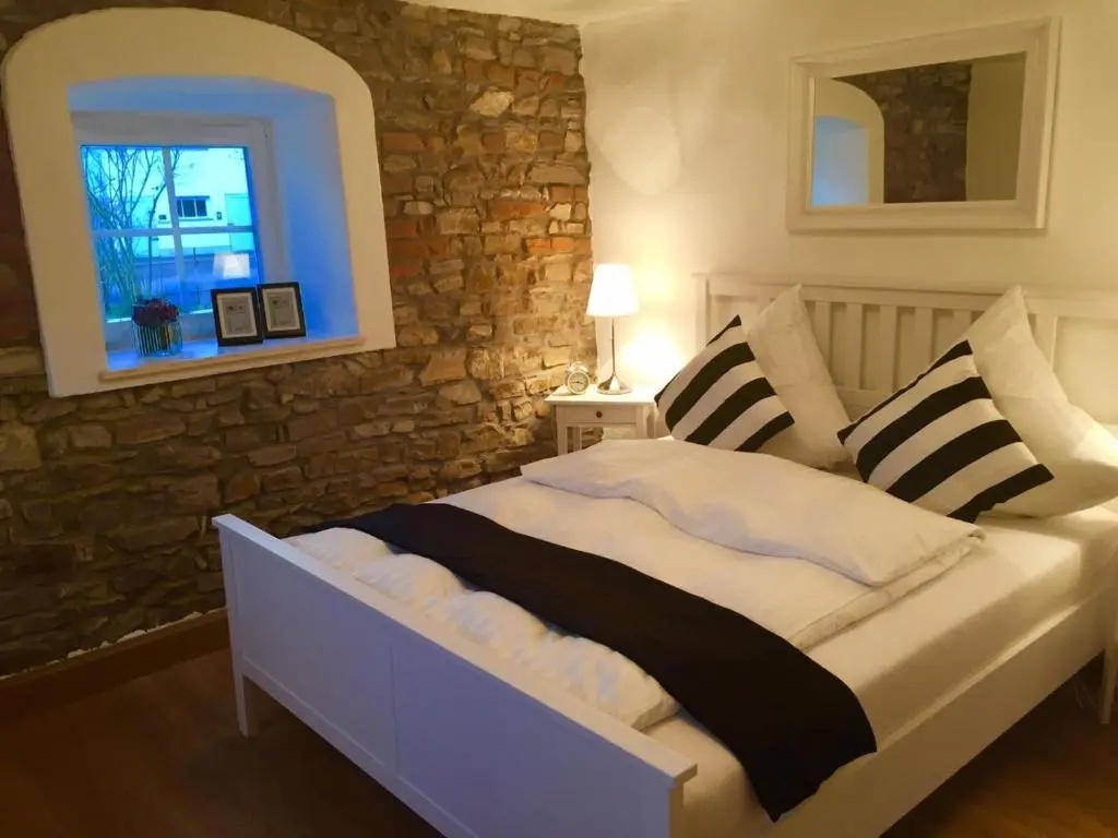 5 Bedrooms Cottage