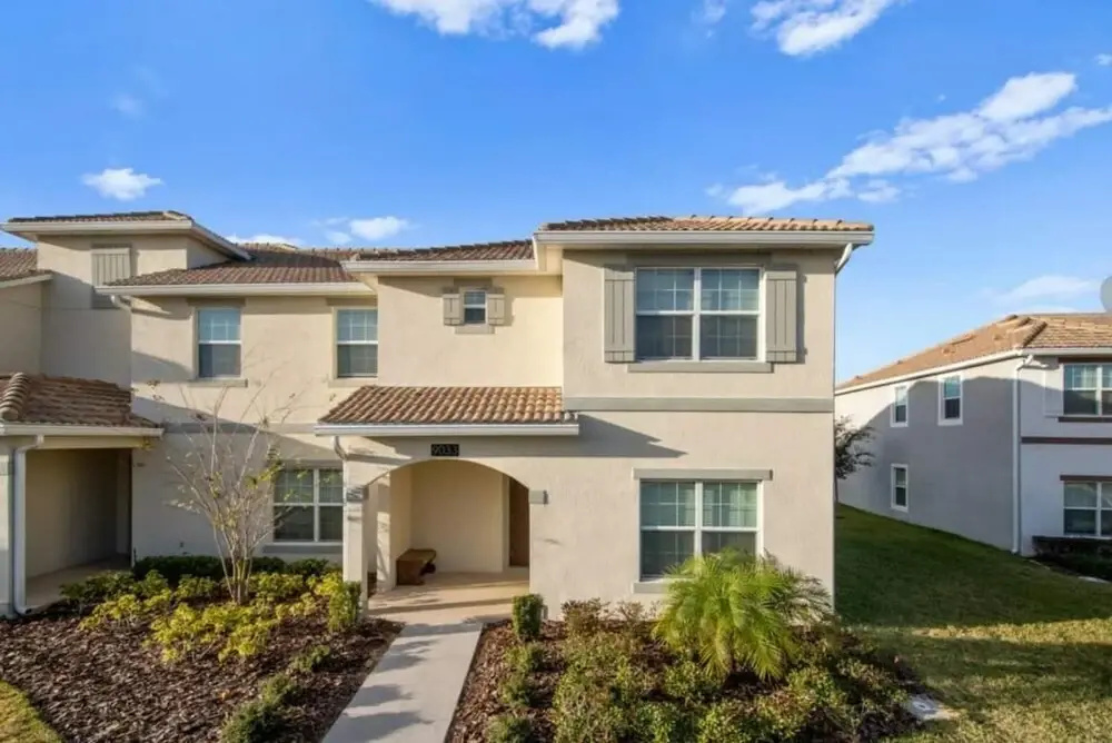 9033 Spectacular Townhouse for Your Family With an Awesome Clubhouse