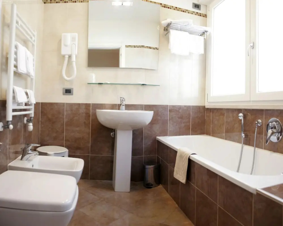 Standard Double room with bay view (full double bed)