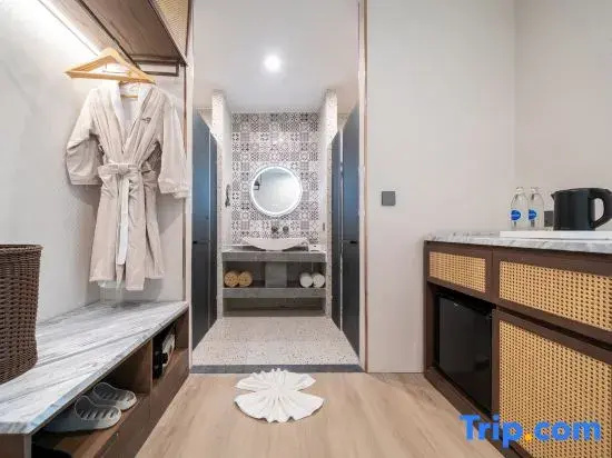 Двухместный номер Deluxe с видом на бассейн 2 отдельные кровати в Howard Johnson by Wyndham Phuket Naiyang