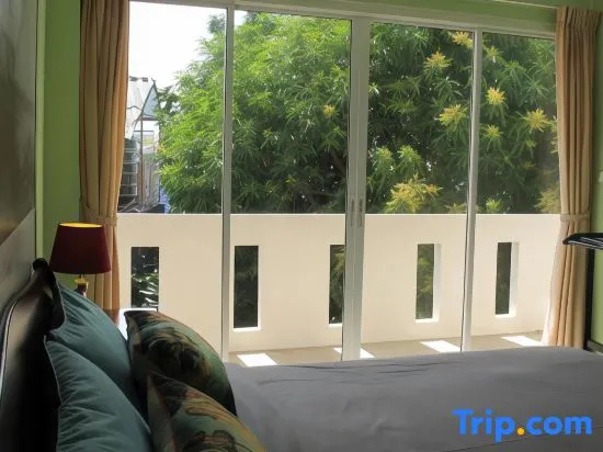 Deluxe Double room (full double bed)