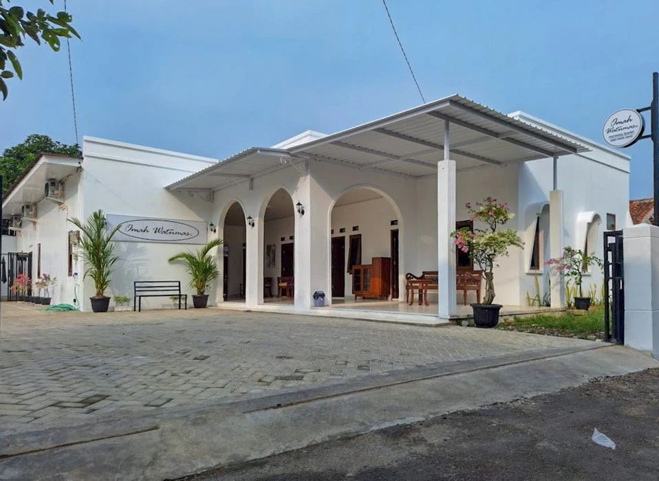 Reddoorz Syariah @Omahwatumas Near Amikom Purwokerto