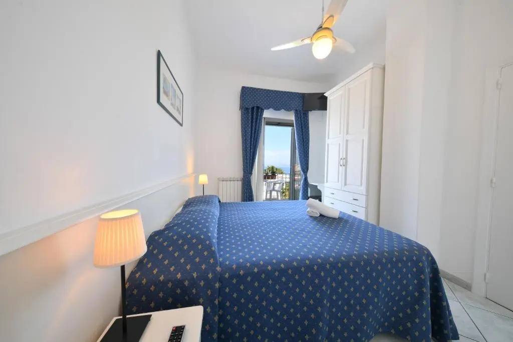 Standard Double room with sea view (full double bed)