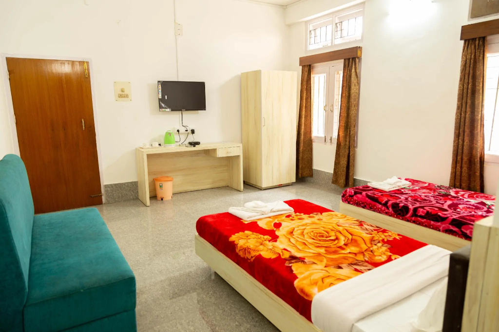 Standard Double room (full double bed)