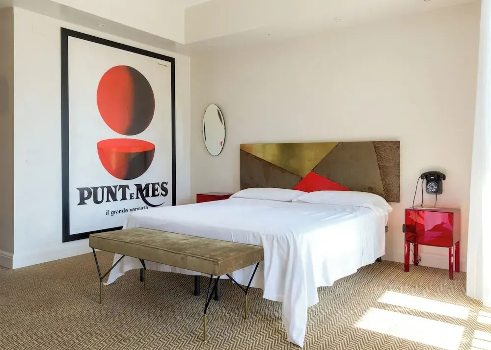 Classic Double room with balcony (full double bed)