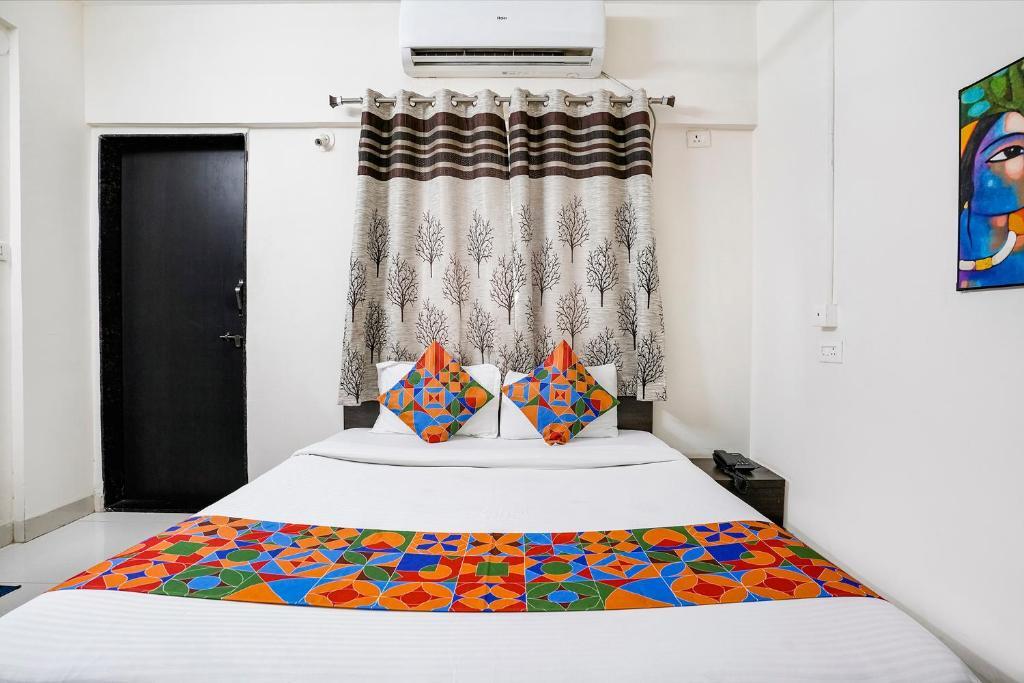 Двухместный номер Deluxe двуспальная кровать в Fabhotel Vardhan House Ii