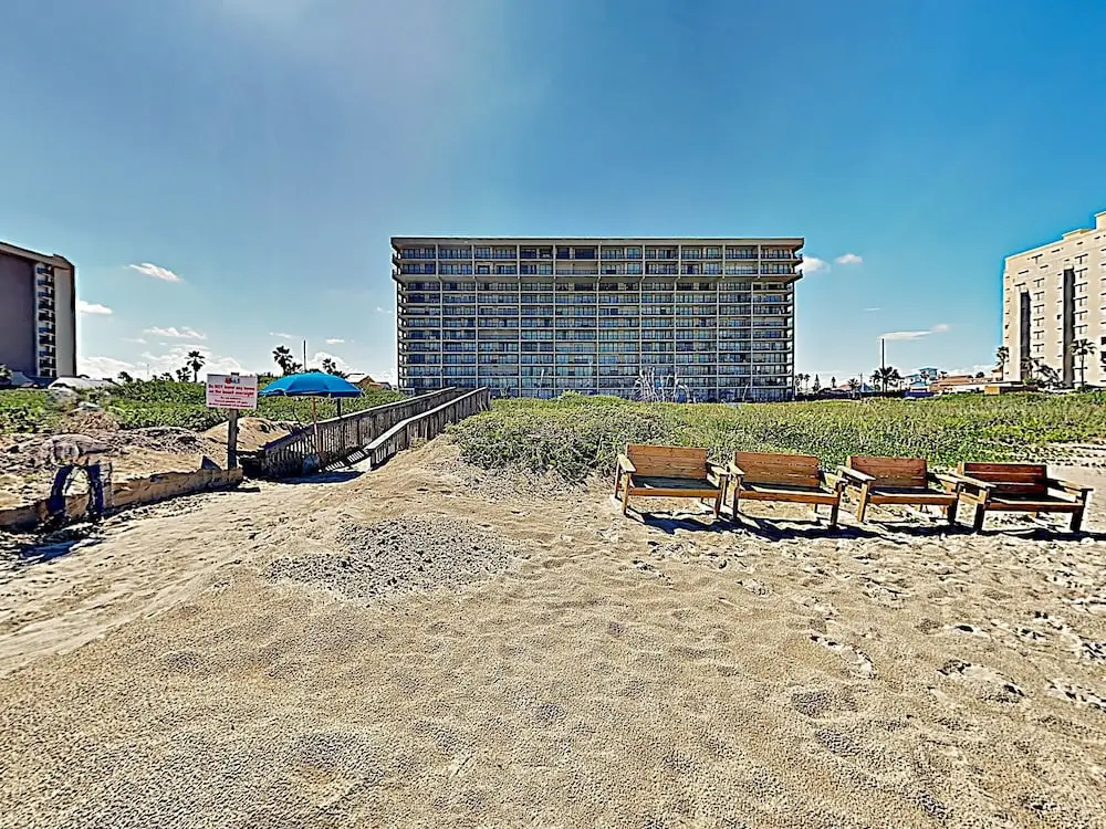 New Listing! Classic Beachfront W/ Balcony 2 Bedroom Condo