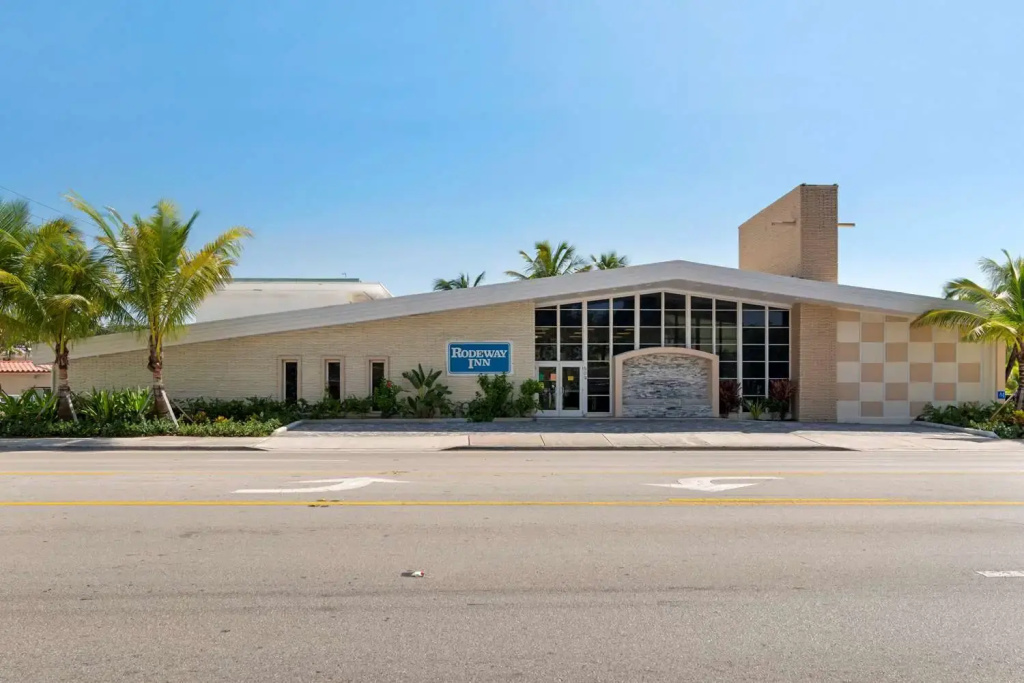 Downtown Hollywood Gardens Inn & Suites
