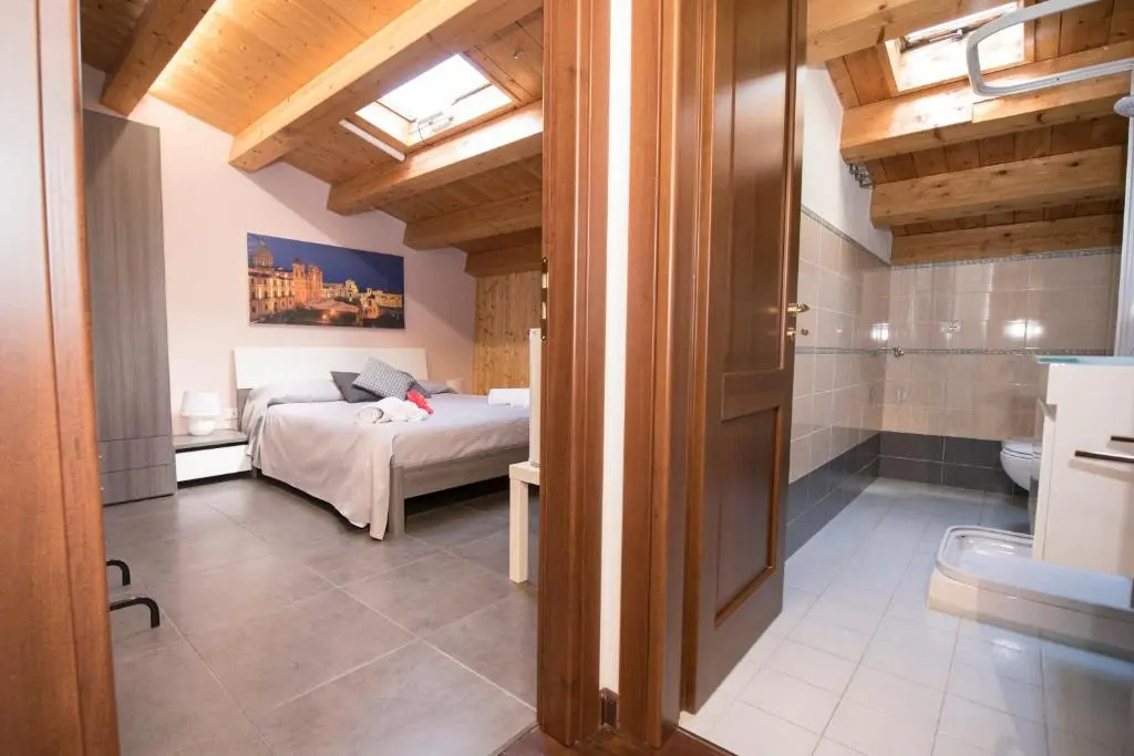 Standard Double room (full double bed)
