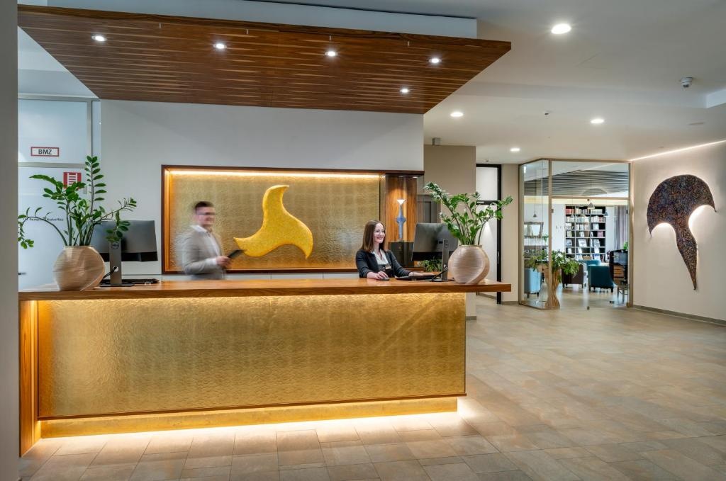 Lobby & Reception