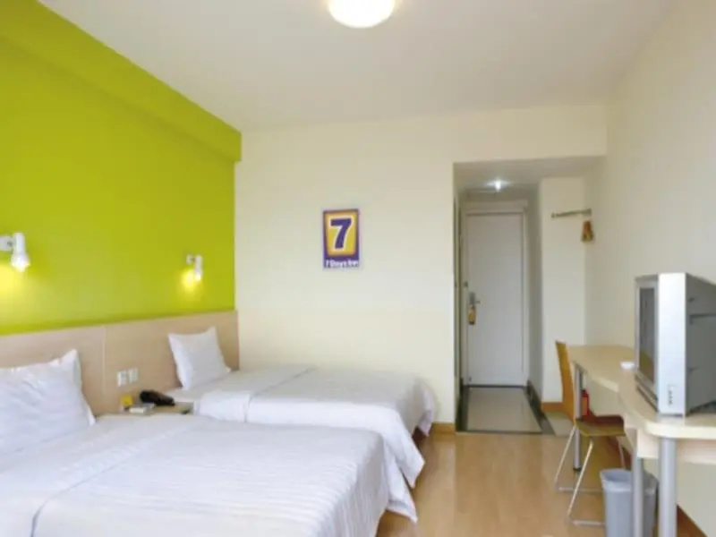 Standard Double room with city view (twin beds)