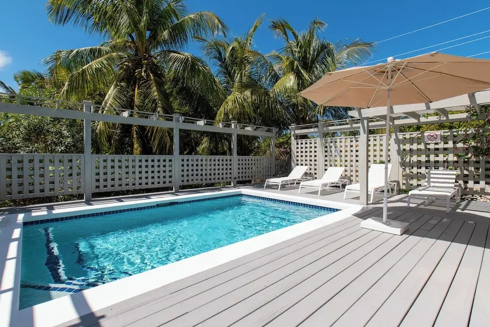 Pink Sand Paradise: Cozy Beachfront Cottage — фото 5