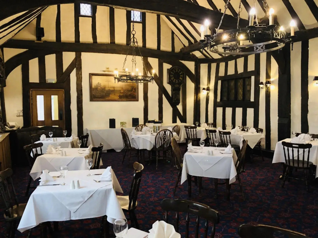 Brook Red Lion Hotel - Général
