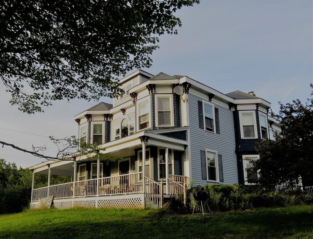 Four Winds Bed And Breakfast