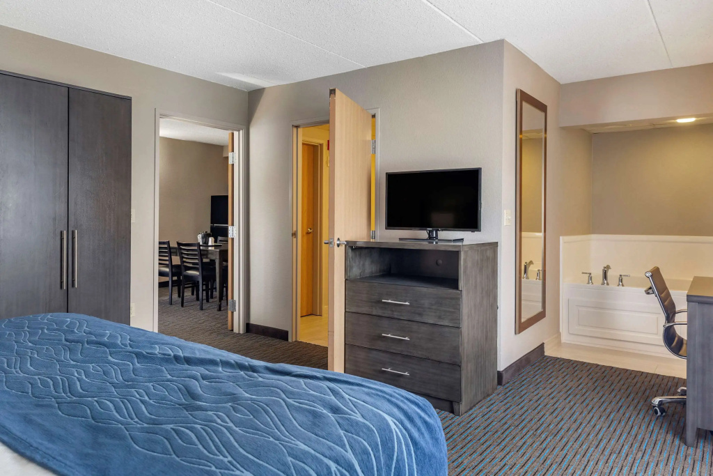 Double Suite (full double bed)