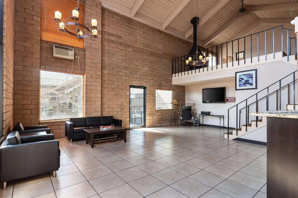 Lobby & Reception