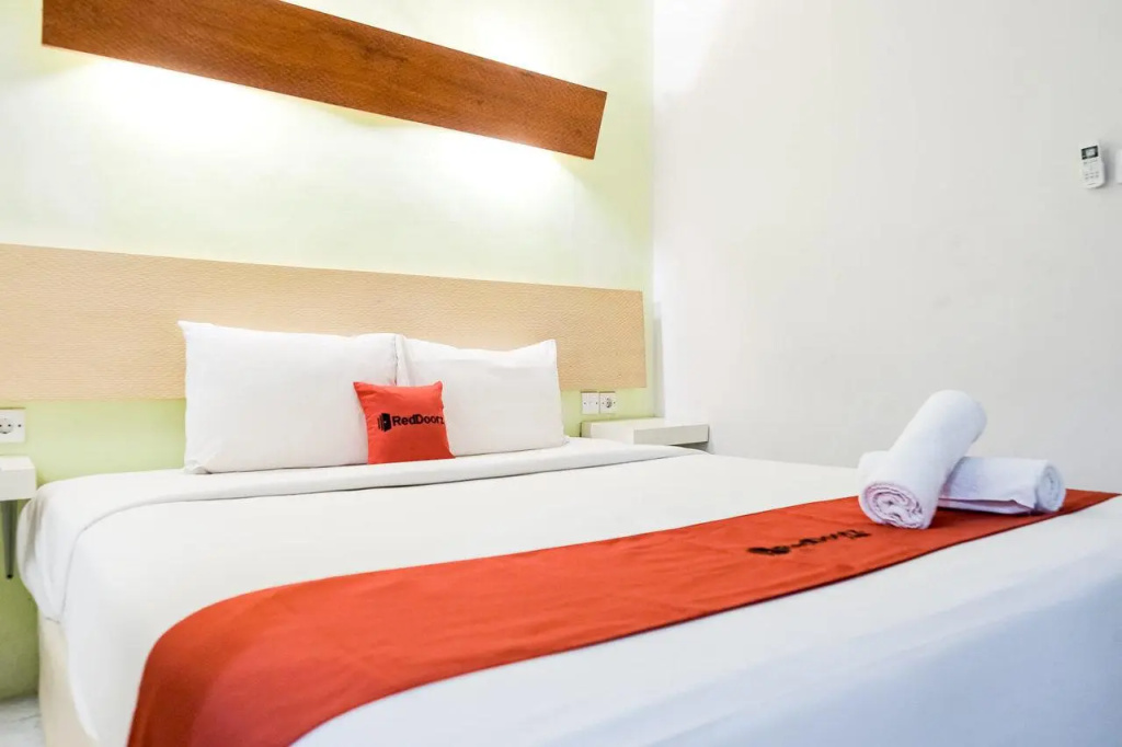 RedDoorz Plus @ Sunrise Hotel Sanur — фото