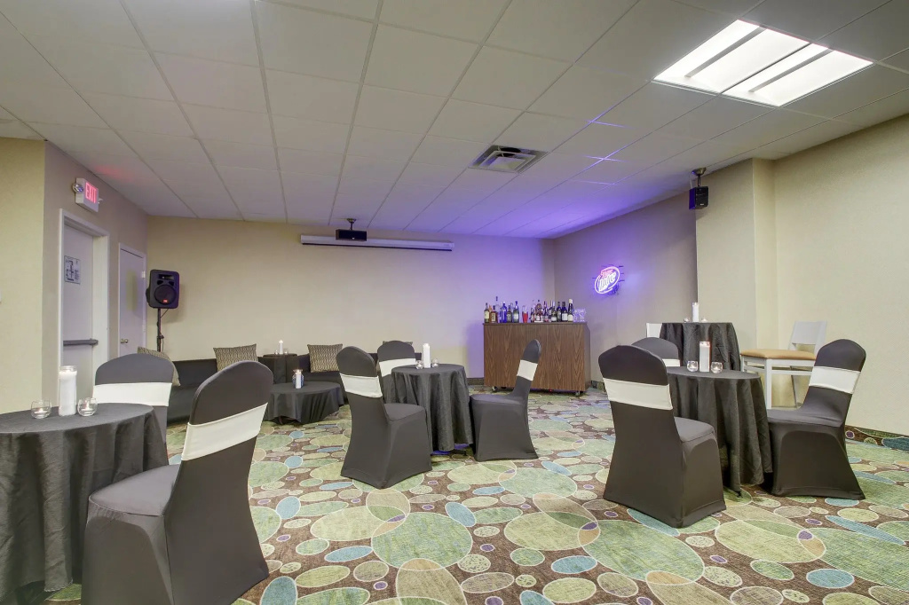 Holiday Inn Westbury - Long Island by IHG - Général