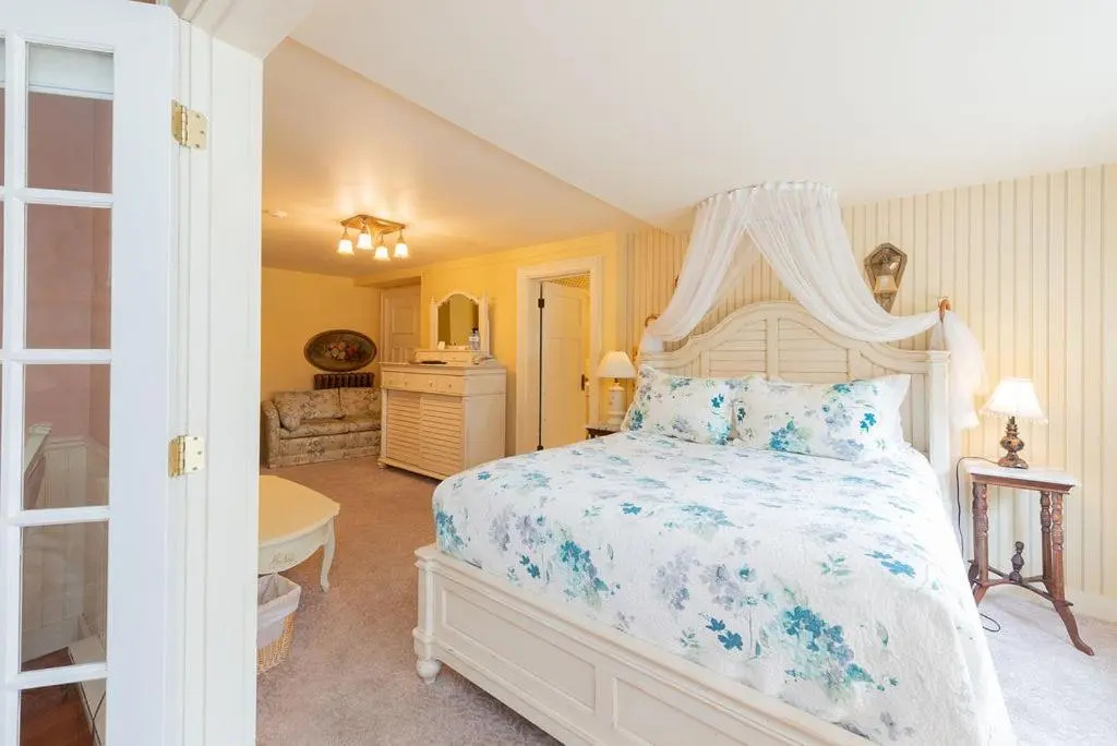 Superior Double room (full double bed)