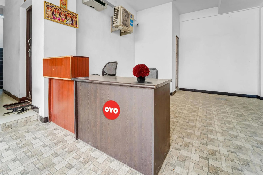 OYO Flagship 70347 Hotel Crown Tower