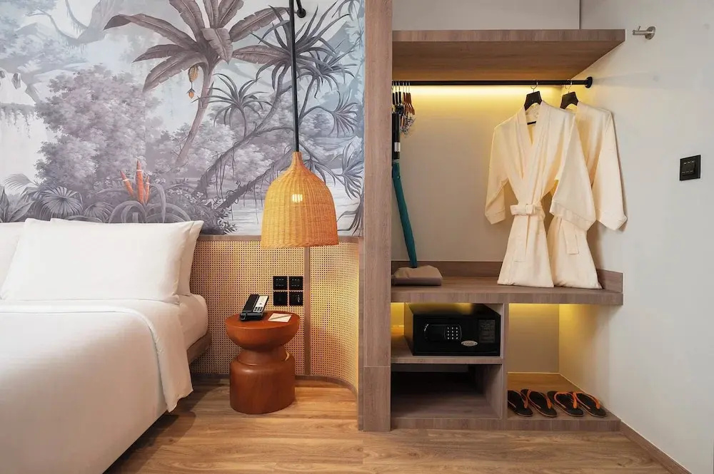 Deluxe Double room with balcony (full double bed)