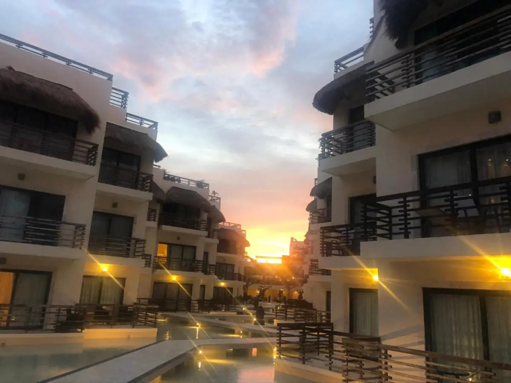 Aldea Thai by oceanfront