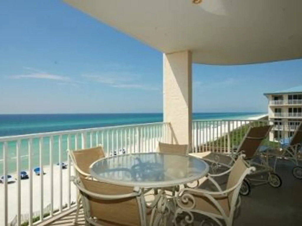 High Pointe 36E 627866 by RedAwning