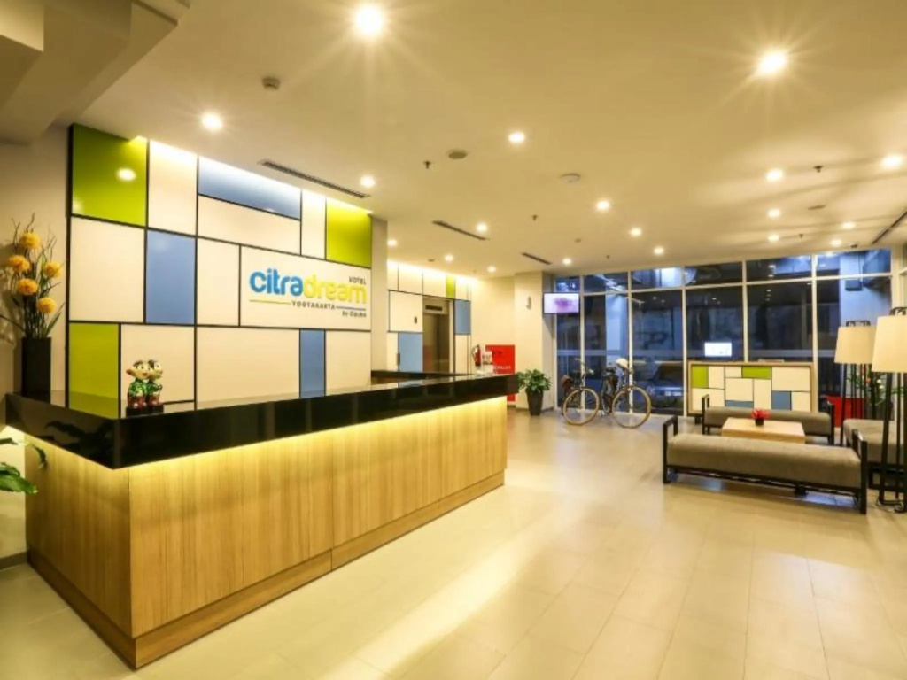 Lobby & Reception