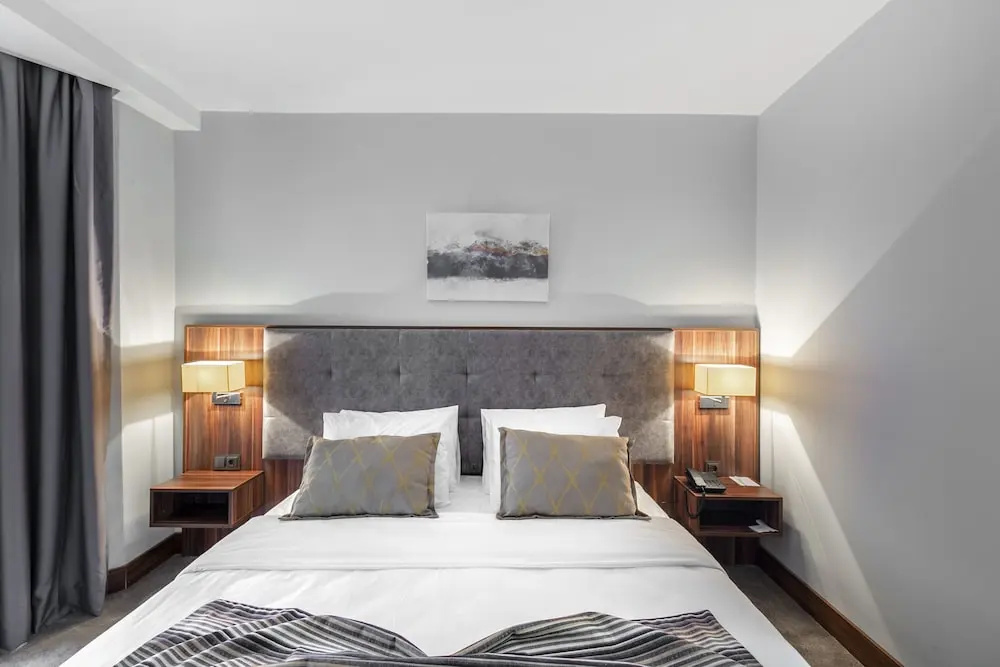 Standard Double room with city view (full double bed)