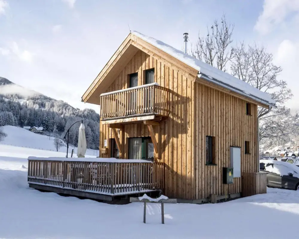 Amazing Chalet With hot tub