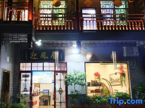 Fenghuang Yingfengju River View Homestay