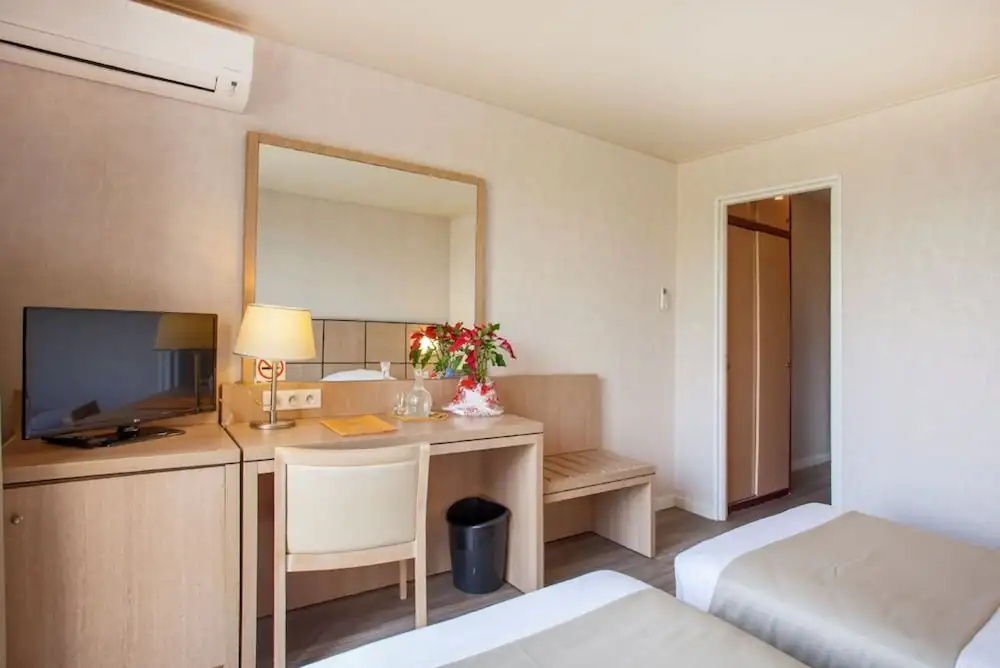 Standard Double room with balcony (full double bed)