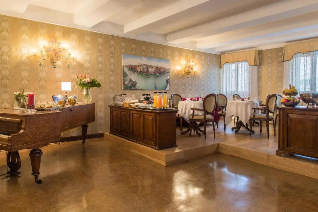 Hotel photo 12